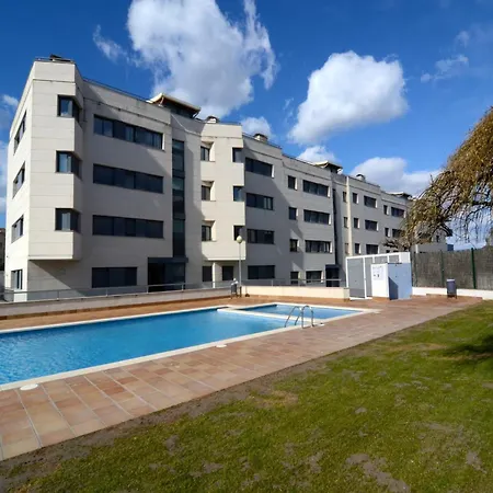 In Lescala With Garden Views Daire L' Escala